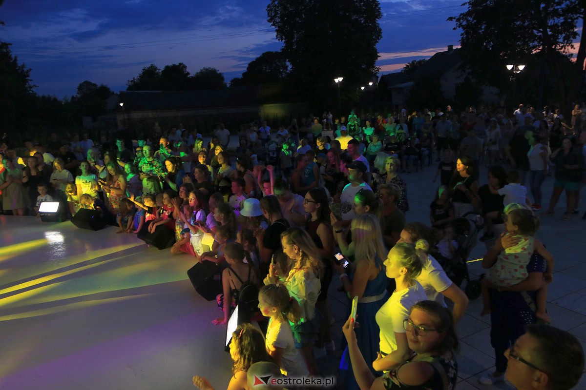 Muzyczne wydarzenie na letniej scenie w Amfiteatrze w Troszynie [16.07.2023] - zdjęcie #144 - eOstroleka.pl