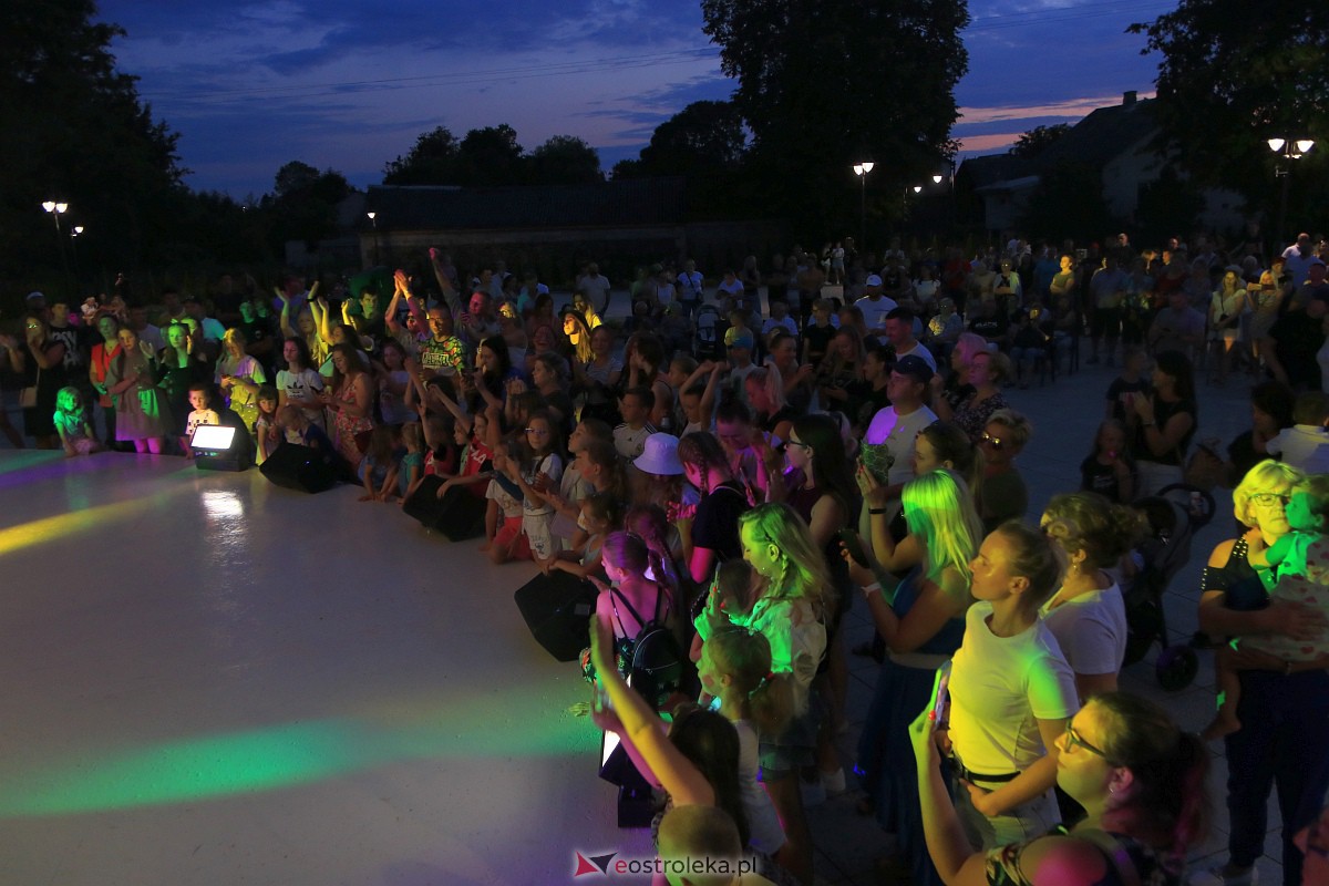 Muzyczne wydarzenie na letniej scenie w Amfiteatrze w Troszynie [16.07.2023] - zdjęcie #145 - eOstroleka.pl