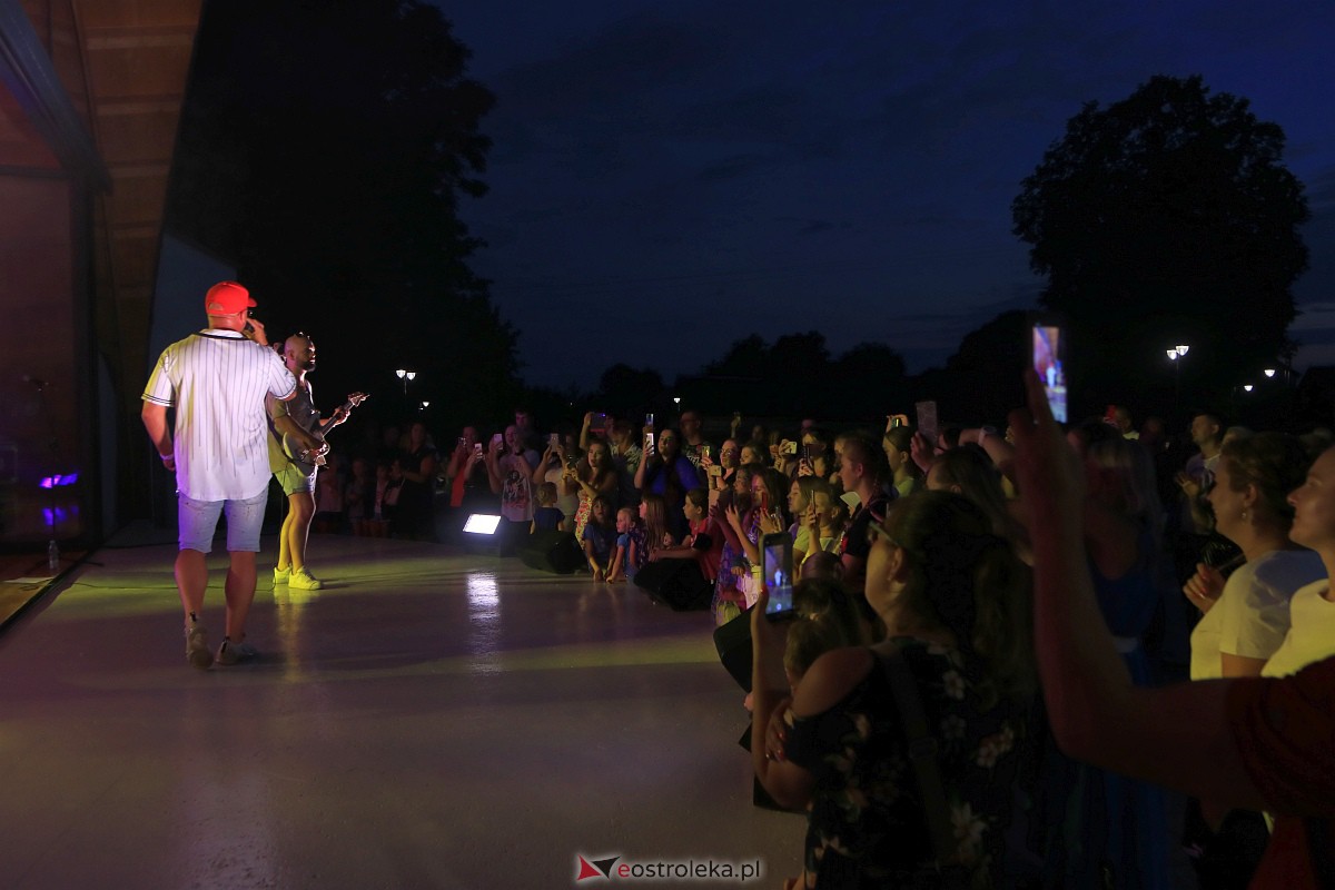 Muzyczne wydarzenie na letniej scenie w Amfiteatrze w Troszynie [16.07.2023] - zdjęcie #197 - eOstroleka.pl