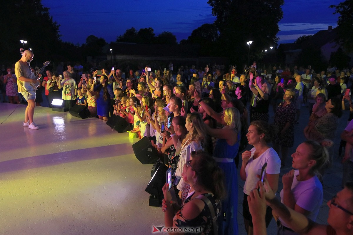 Muzyczne wydarzenie na letniej scenie w Amfiteatrze w Troszynie [16.07.2023] - zdjęcie #200 - eOstroleka.pl