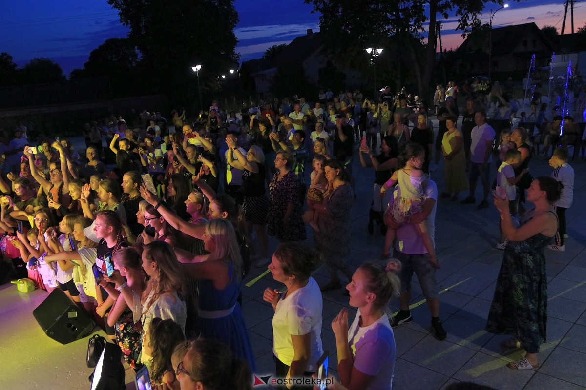 Muzyczne wydarzenie na letniej scenie w Amfiteatrze w Troszynie [16.07.2023] - zdjęcie #201 - eOstroleka.pl