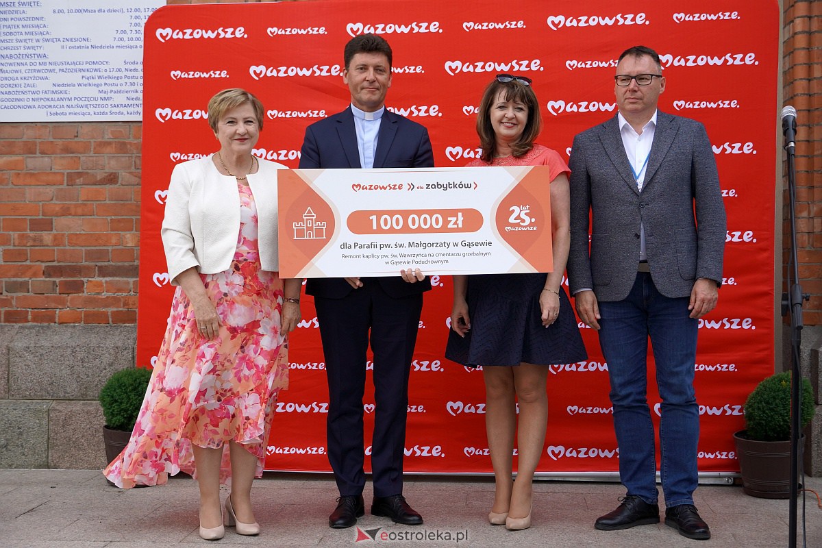 Zabytki z subregionu ostrołęckiego ze wsparciem sejmiku Mazowsza. Wręczenie promes w Ostrołęce [19.07.2023] - zdjęcie #15 - eOstroleka.pl