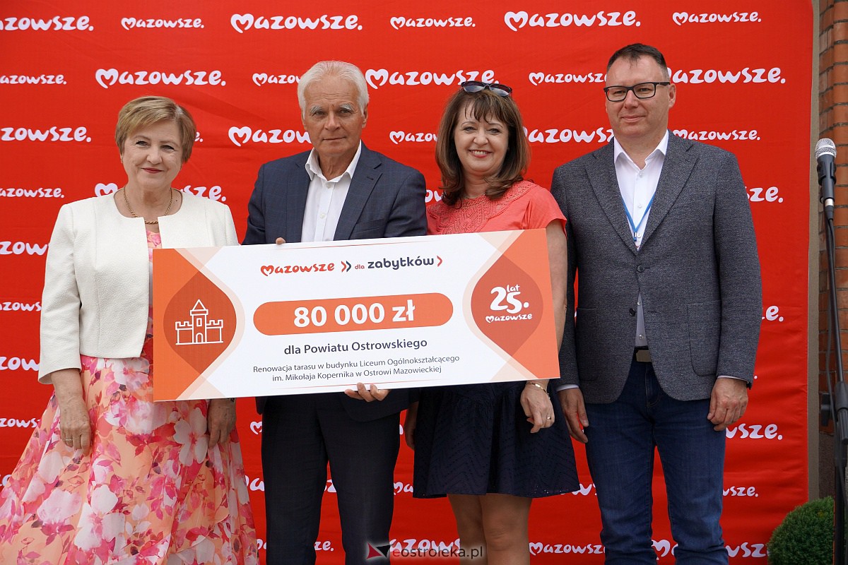 Zabytki z subregionu ostrołęckiego ze wsparciem sejmiku Mazowsza. Wręczenie promes w Ostrołęce [19.07.2023] - zdjęcie #12 - eOstroleka.pl