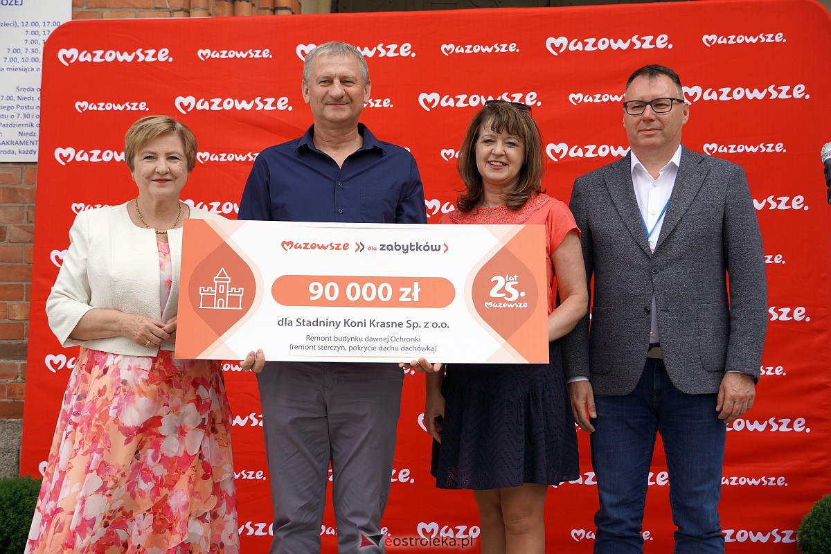 Zabytki z subregionu ostrołęckiego ze wsparciem sejmiku Mazowsza. Wręczenie promes w Ostrołęce [19.07.2023] - zdjęcie #8 - eOstroleka.pl