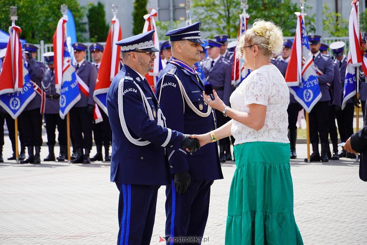 Święto Policji w Ostrołęce. Wręczono awanse i odznaczenia [20.07.2023] - zdjęcie #25 - eOstroleka.pl