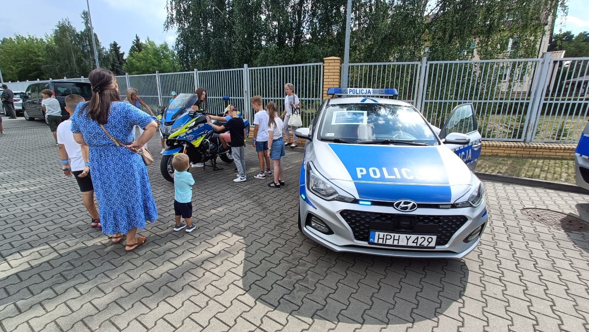 Rodzinny piknik na Święto Policji w Ostrołęce [20.07.2023] - zdjęcie #42 - eOstroleka.pl