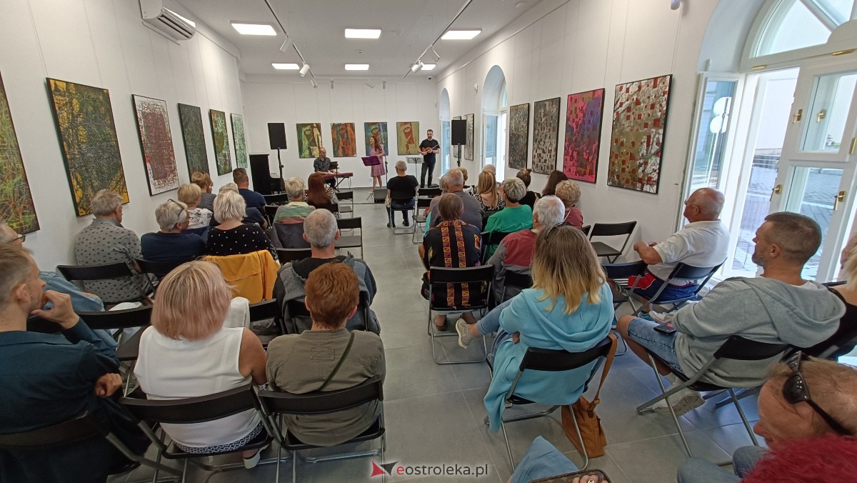 ART Czwartek - koncert Leny Piękniewskiej w Galerii Ostrołęka [20.07.2023] - zdjęcie #24 - eOstroleka.pl