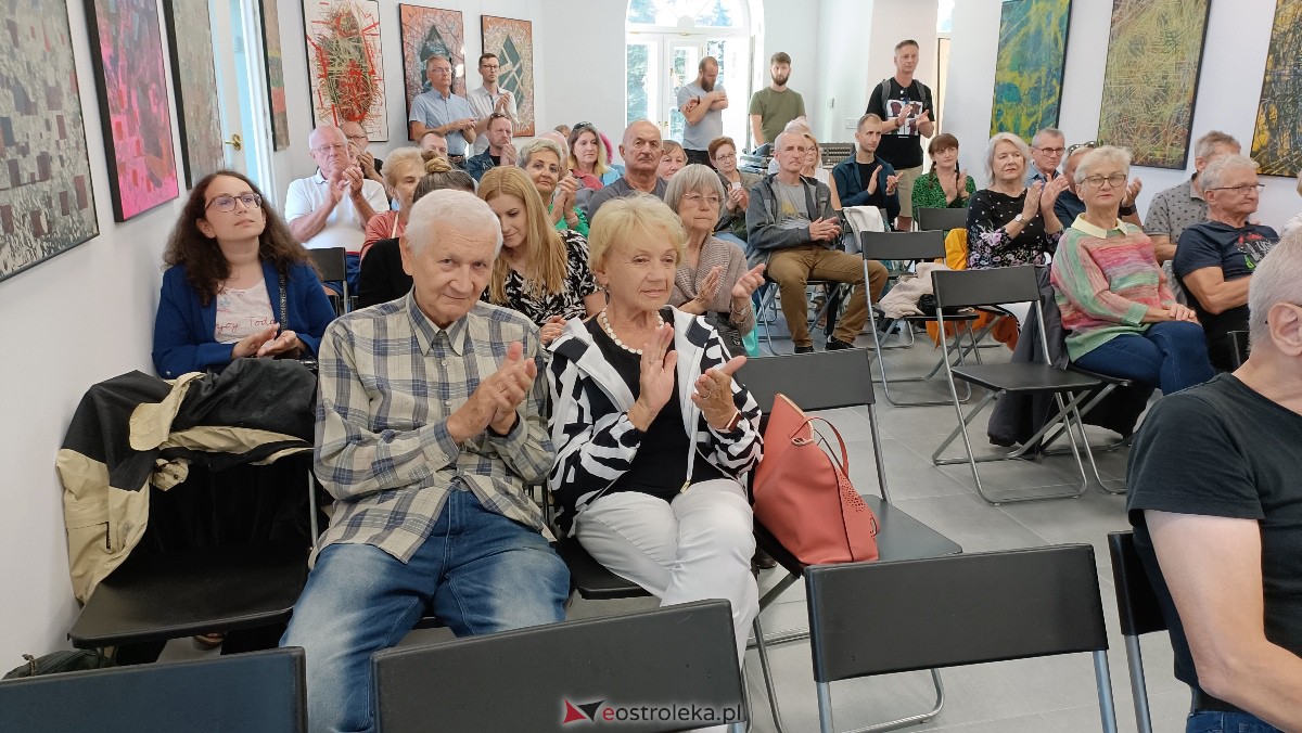ART Czwartek - koncert Leny Piękniewskiej w Galerii Ostrołęka [20.07.2023] - zdjęcie #20 - eOstroleka.pl