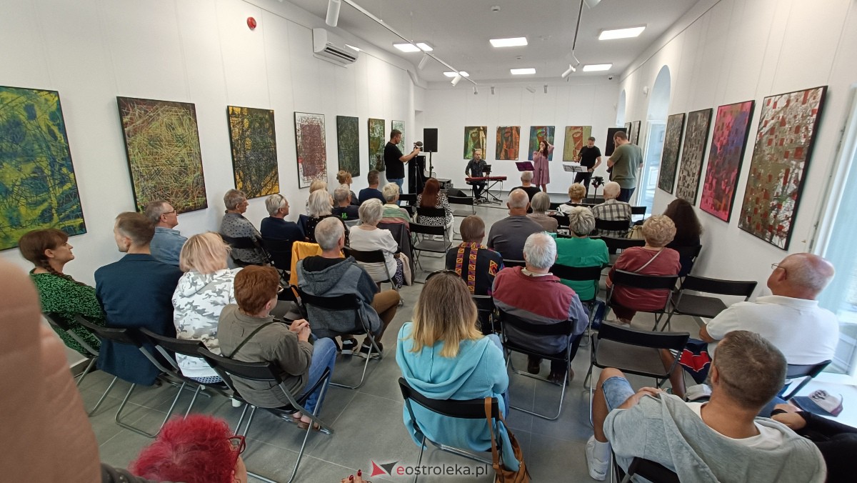 ART Czwartek - koncert Leny Piękniewskiej w Galerii Ostrołęka [20.07.2023] - zdjęcie #1 - eOstroleka.pl