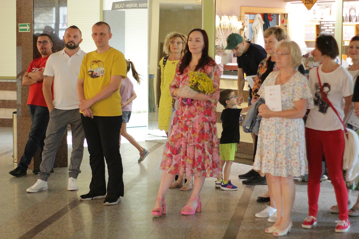 Wernisaż fotografii Anny Suchcikiej Bez światło-cienia w Ostrołęckim Centrum Kultury [21.07.2023] - zdjęcie #16 - eOstroleka.pl