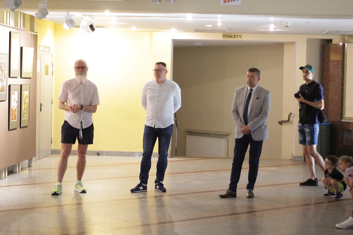 Wernisaż fotografii Anny Suchcikiej Bez światło-cienia w Ostrołęckim Centrum Kultury [21.07.2023] - zdjęcie #13 - eOstroleka.pl