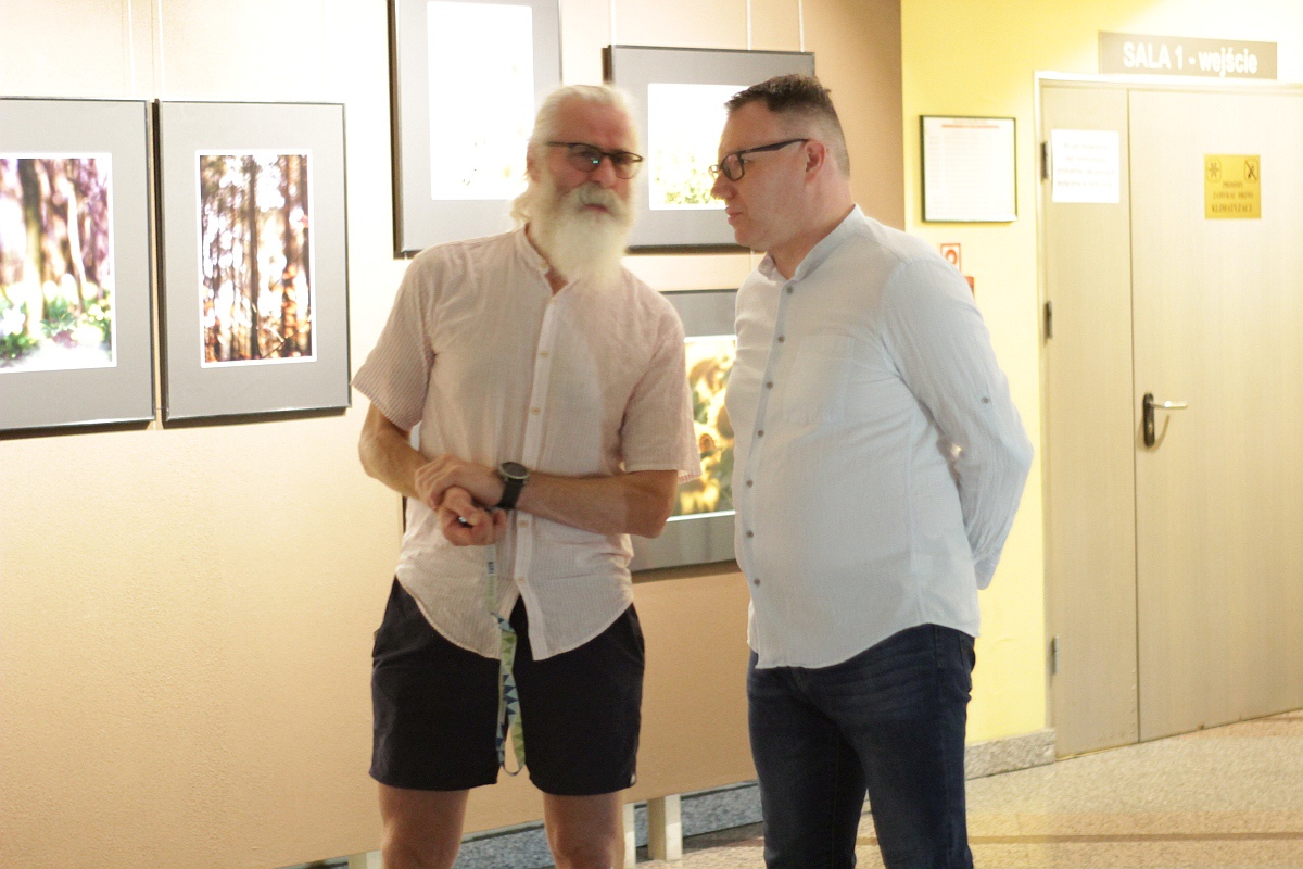 Wernisaż fotografii Anny Suchcikiej Bez światło-cienia w Ostrołęckim Centrum Kultury [21.07.2023] - zdjęcie #12 - eOstroleka.pl