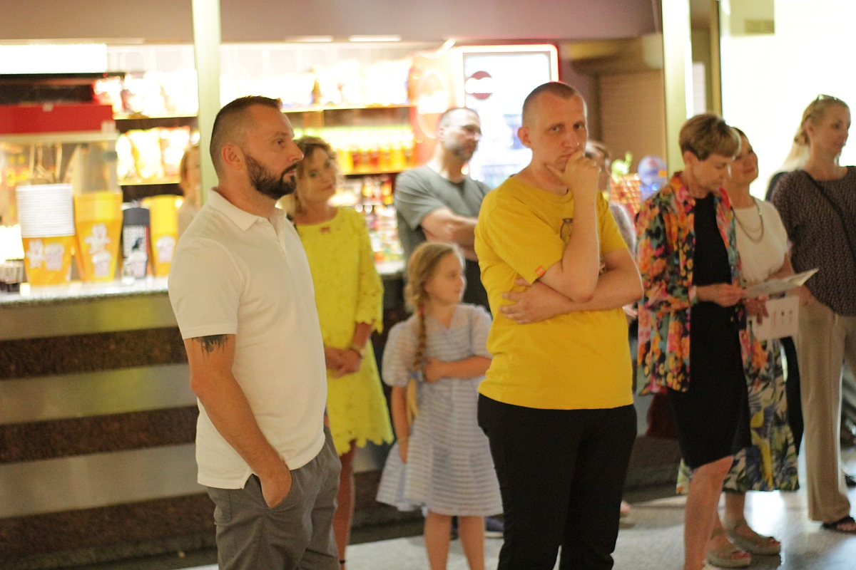 Wernisaż fotografii Anny Suchcikiej Bez światło-cienia w Ostrołęckim Centrum Kultury [21.07.2023] - zdjęcie #10 - eOstroleka.pl