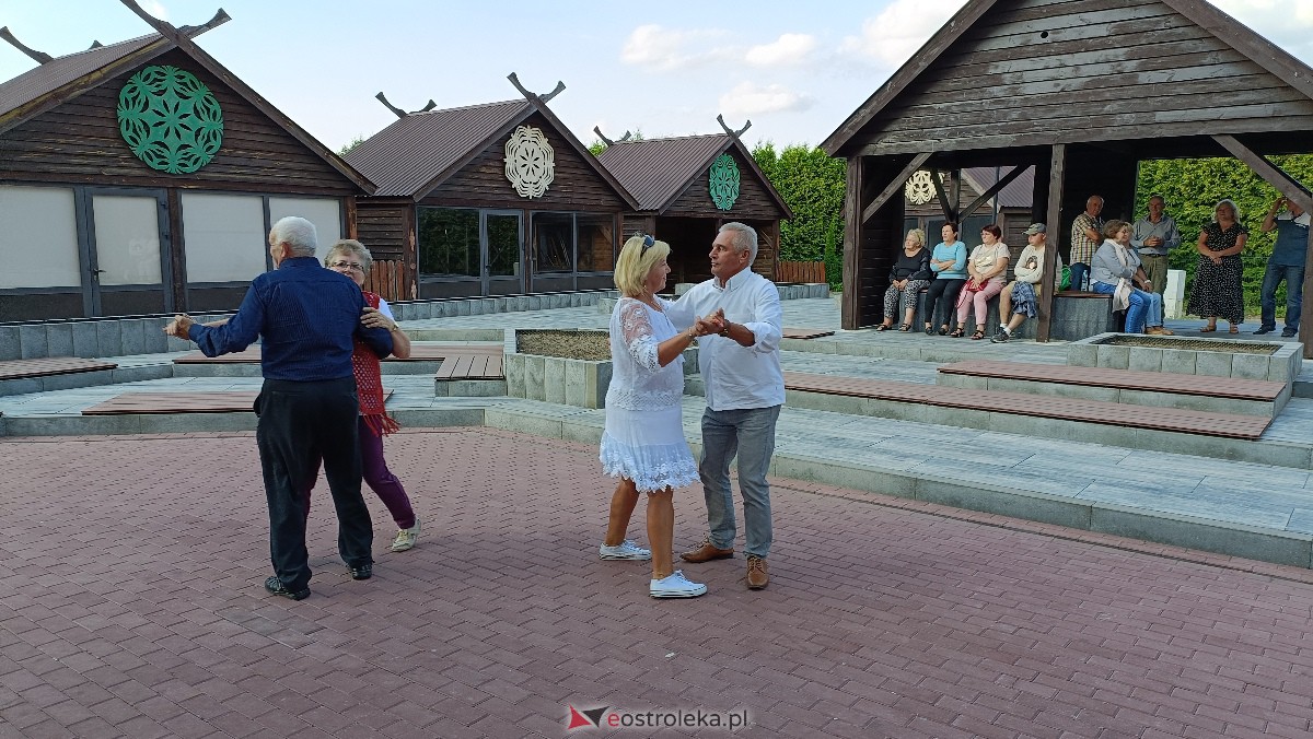 Plenerowa potańcówka w Kadzidle [22.07.2023] - zdjęcie #8 - eOstroleka.pl