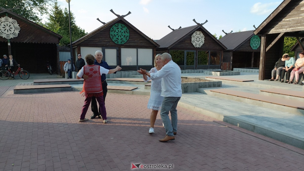 Plenerowa potańcówka w Kadzidle [22.07.2023] - zdjęcie #5 - eOstroleka.pl