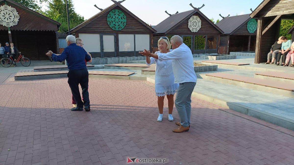 Plenerowa potańcówka w Kadzidle [22.07.2023] - zdjęcie #4 - eOstroleka.pl