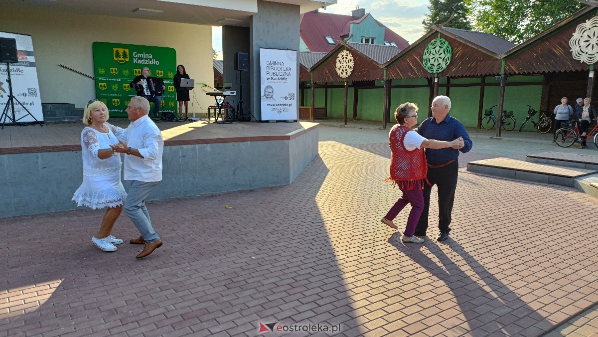 Plenerowa potańcówka w Kadzidle [22.07.2023] - zdjęcie #2 - eOstroleka.pl