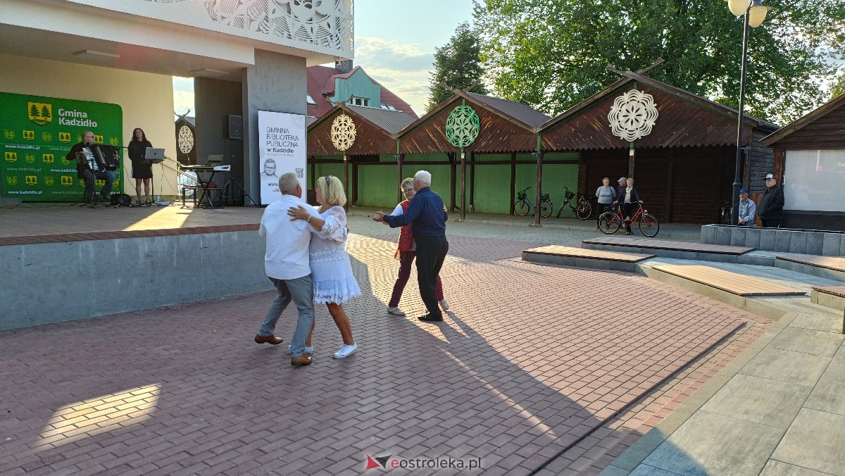 Plenerowa potańcówka w Kadzidle [22.07.2023] - zdjęcie #1 - eOstroleka.pl