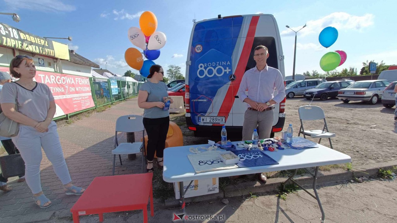 Bus 800+ w Ostrołęce. Promowano zmiany w rządowym programie [25.07.2023] - zdjęcie #12 - eOstroleka.pl