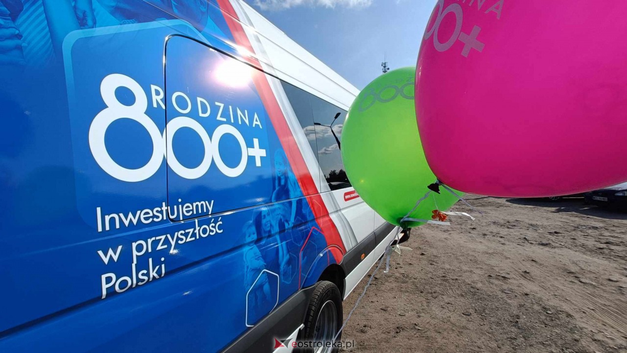 Bus 800+ w Ostrołęce. Promowano zmiany w rządowym programie [25.07.2023] - zdjęcie #11 - eOstroleka.pl