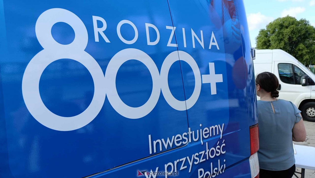 Bus 800+ w Ostrołęce. Promowano zmiany w rządowym programie [25.07.2023] - zdjęcie #7 - eOstroleka.pl