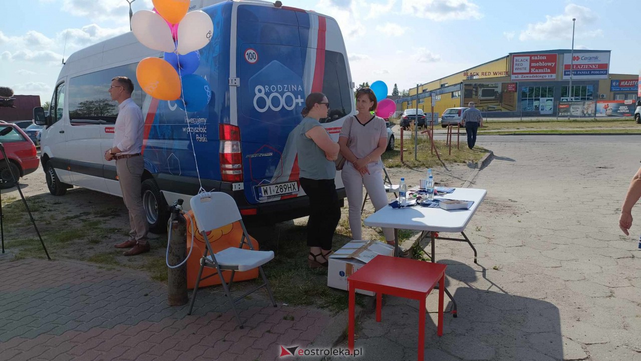 Bus 800+ w Ostrołęce. Promowano zmiany w rządowym programie [25.07.2023] - zdjęcie #3 - eOstroleka.pl