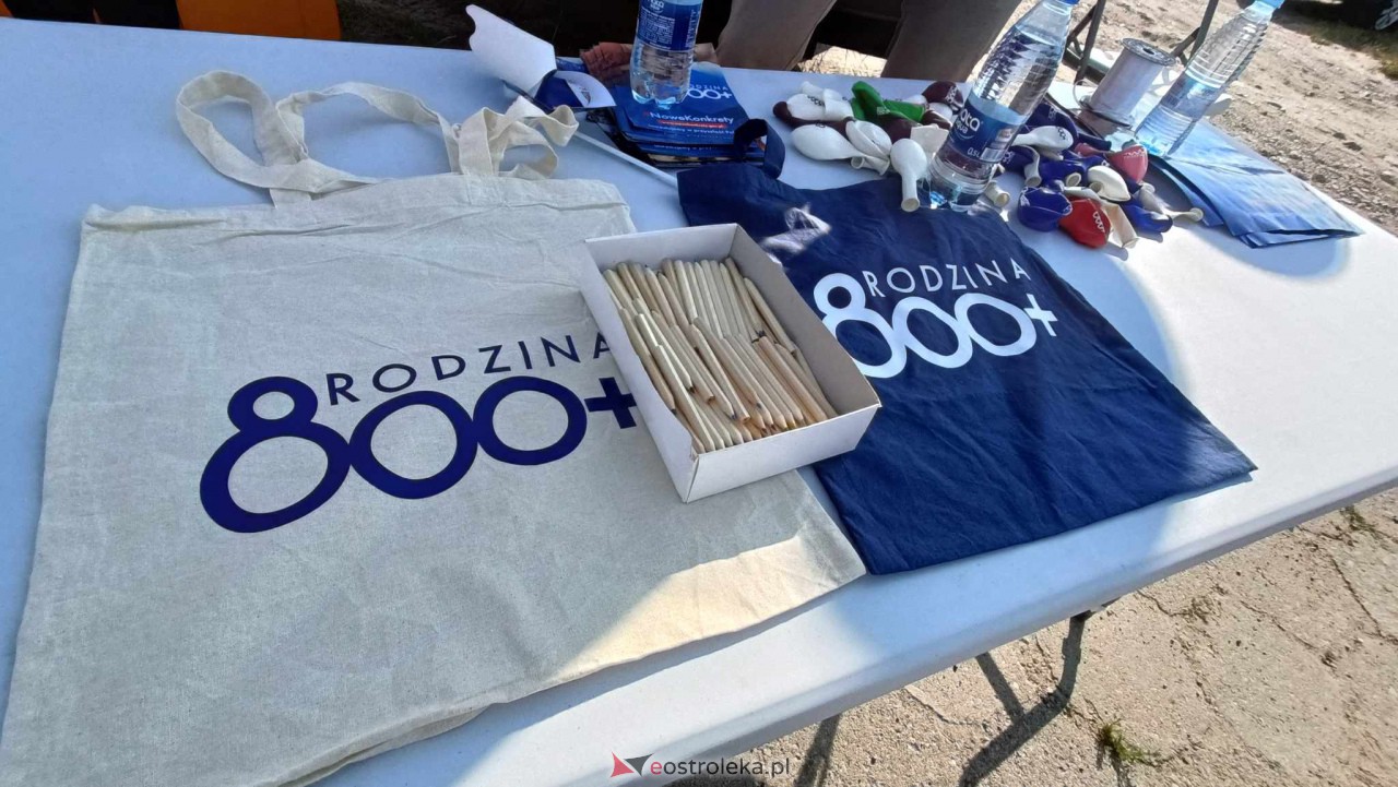 Bus 800+ w Ostrołęce. Promowano zmiany w rządowym programie [25.07.2023] - zdjęcie #1 - eOstroleka.pl