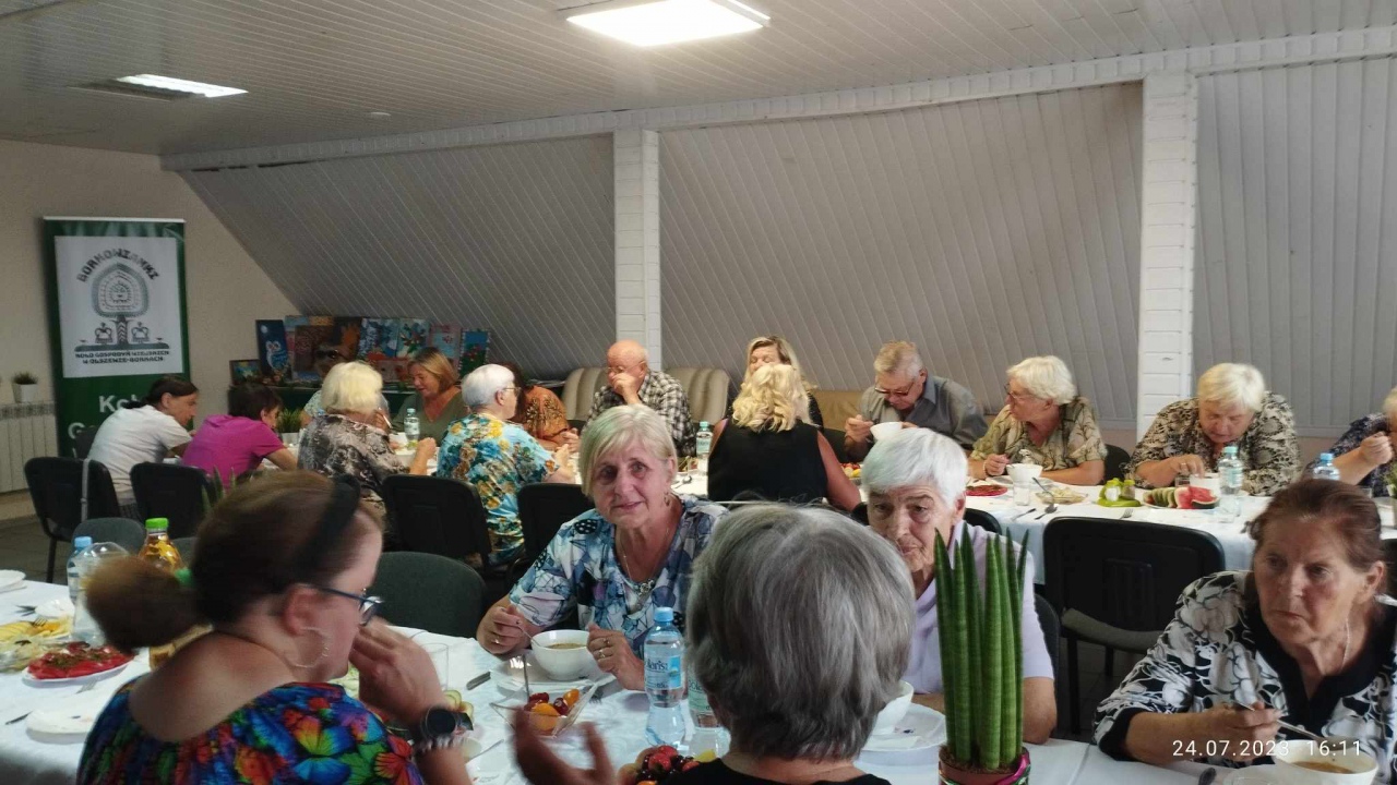 Danie Wspólnych Chwil. Spotkanie KGW „Borkowianki” z seniorami - zdjęcie #9 - eOstroleka.pl