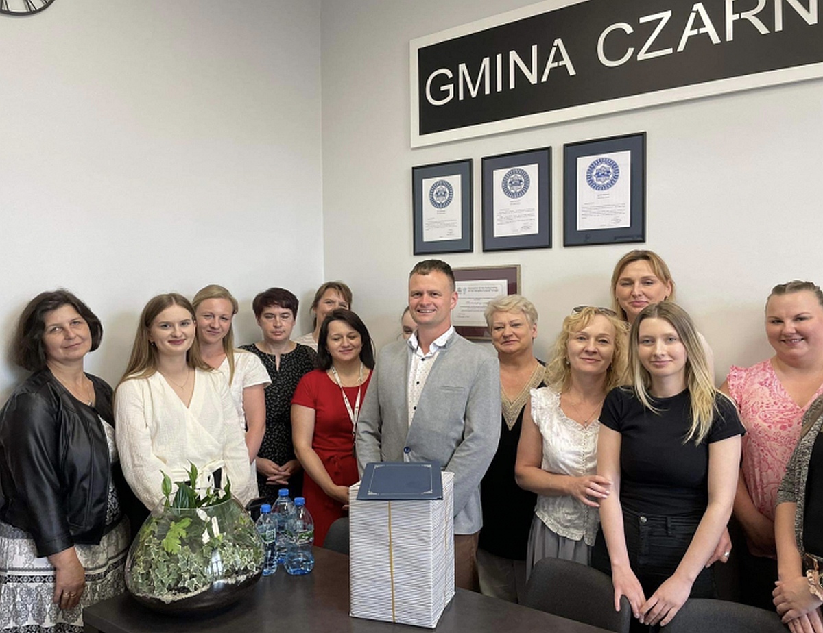Urzędnicy z Czarni świętują wyjątkowe jubileusze [26.07.2023] - zdjęcie #2 - eOstroleka.pl