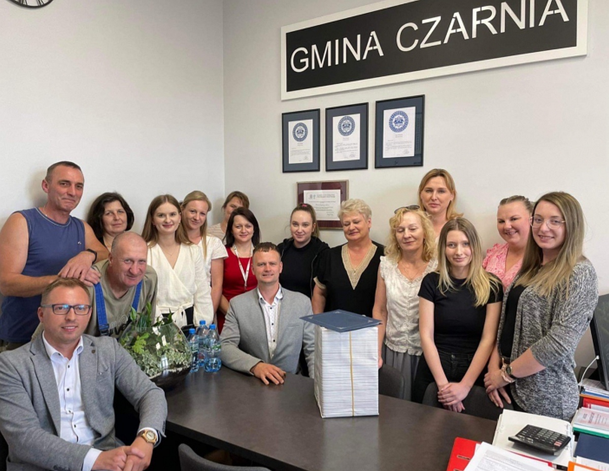 Urzędnicy z Czarni świętują wyjątkowe jubileusze [26.07.2023] - zdjęcie #1 - eOstroleka.pl
