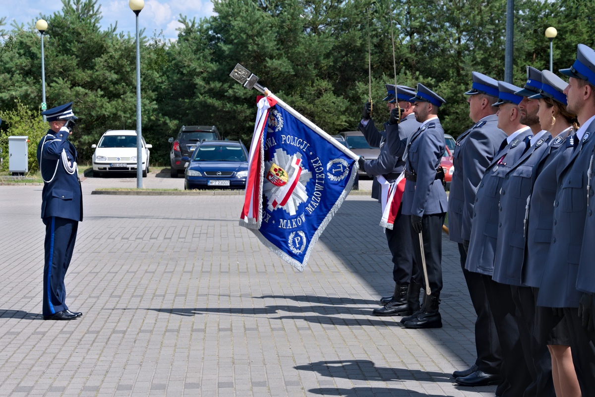 Święto Policji w Makowie Mazowieckim. Życzenia, odznaczenia, awanse [27.07.2023] - zdjęcie #14 - eOstroleka.pl