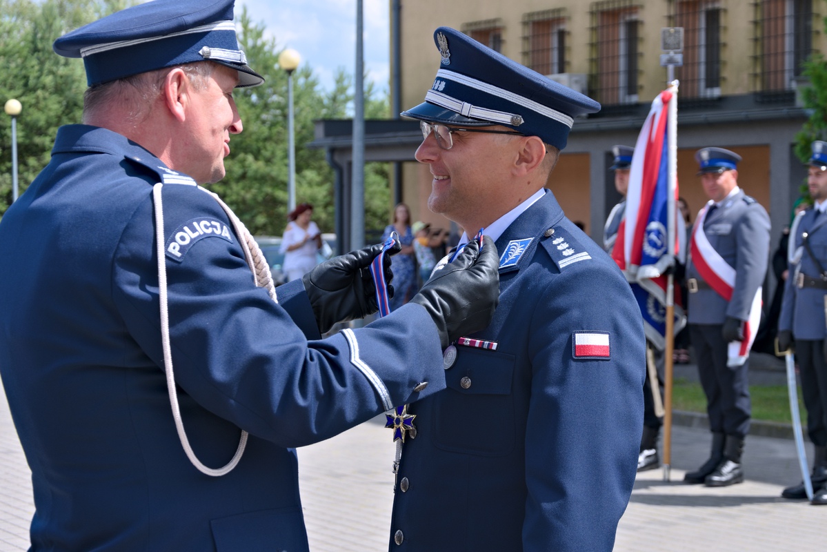 Święto Policji w Makowie Mazowieckim. Życzenia, odznaczenia, awanse [27.07.2023] - zdjęcie #9 - eOstroleka.pl