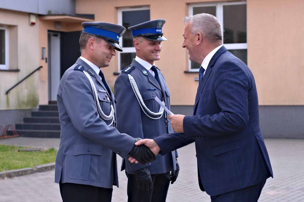 Święto Policji w Makowie Mazowieckim. Życzenia, odznaczenia, awanse [27.07.2023] - zdjęcie #4 - eOstroleka.pl
