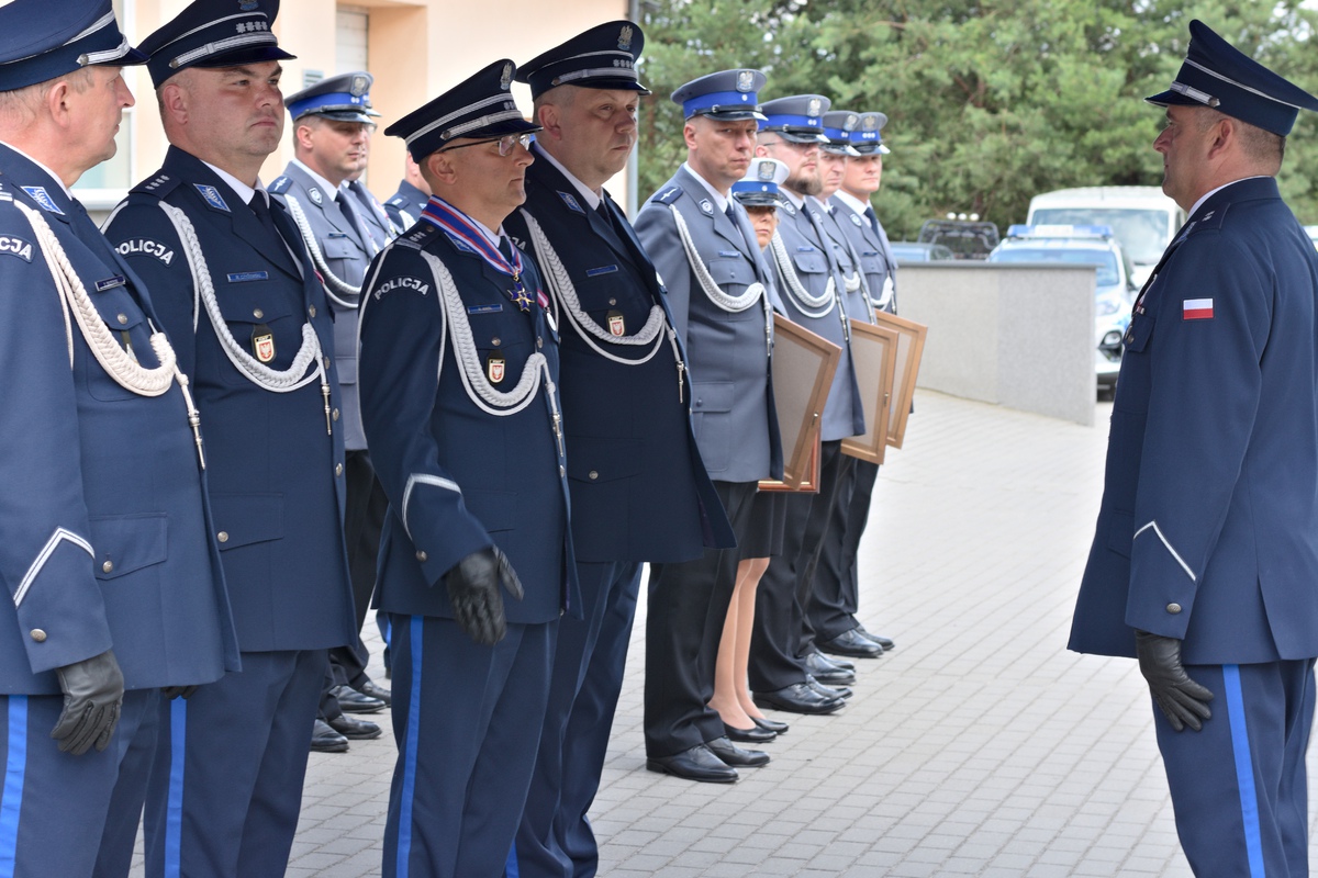 Święto Policji w Makowie Mazowieckim. Życzenia, odznaczenia, awanse [27.07.2023] - zdjęcie #2 - eOstroleka.pl