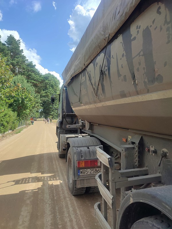 W Brzozówce leją asfalt. Bliski koniec inwestycji [27.07.2023] - zdjęcie #6 - eOstroleka.pl