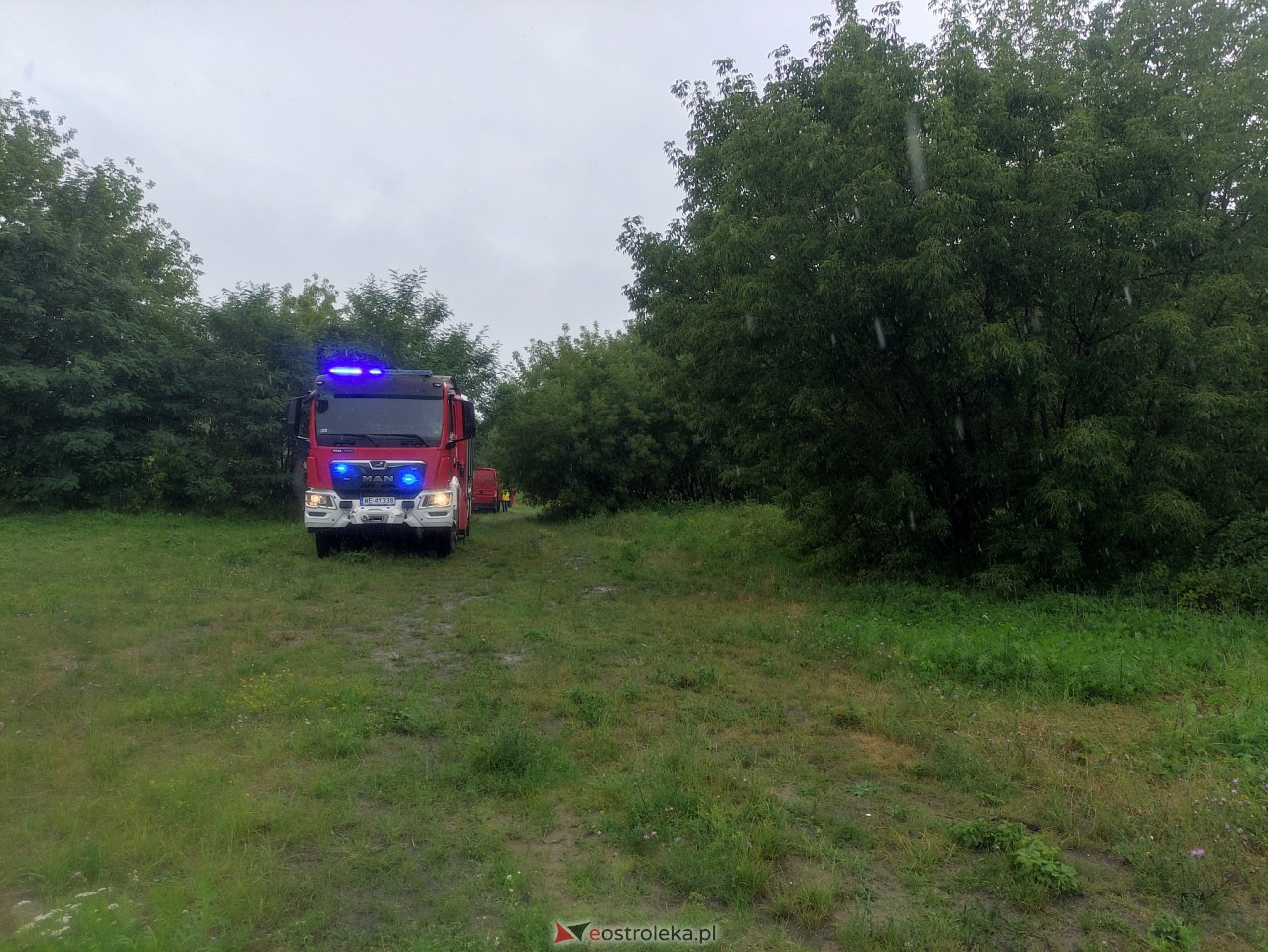 Akcja straży pożarnej; wyciek do Narwi [28.07.2023] - zdjęcie #17 - eOstroleka.pl