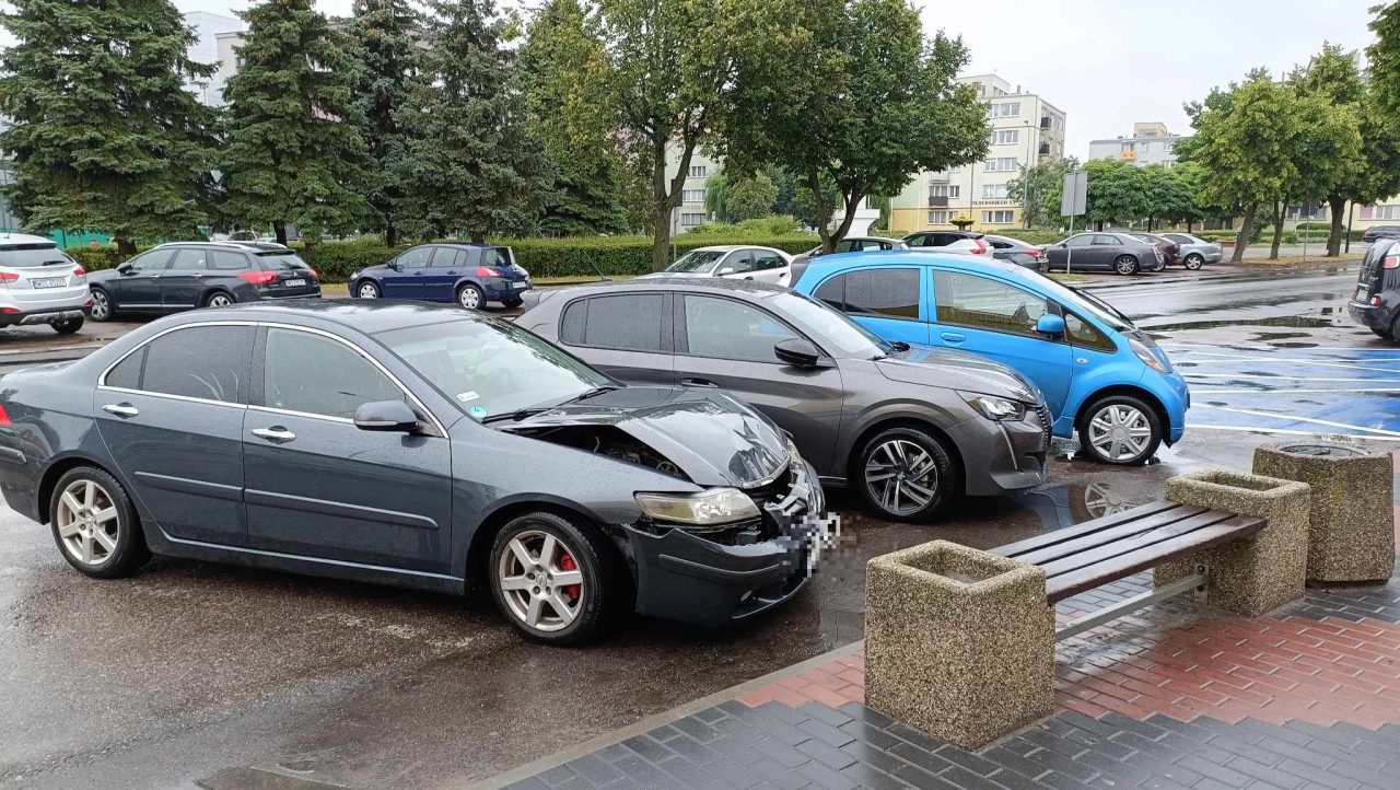 Kolizja przy Hallera [28.07.2023] - zdjęcie #6 - eOstroleka.pl