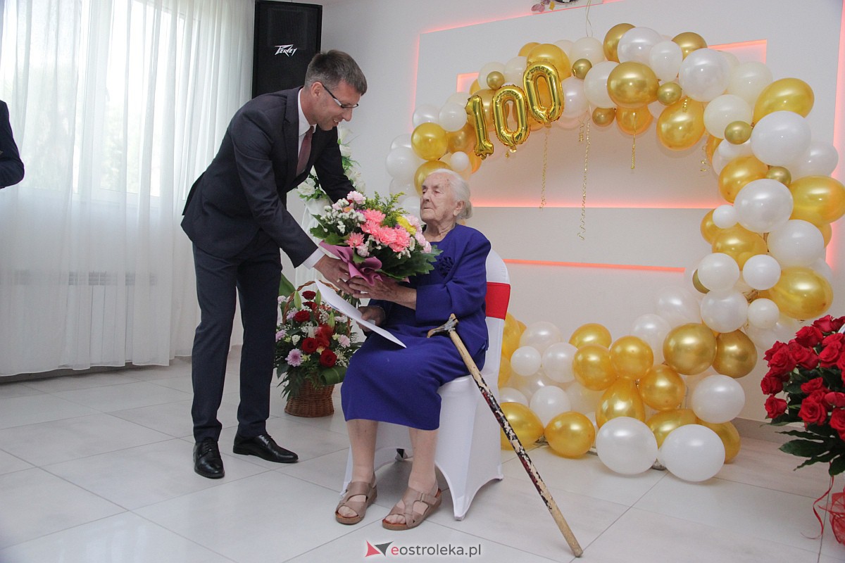 Piękny jubileusz! Pani Janina Oleksiak z Kunina skołyczła 100 lat! [29.07.2023] - zdjęcie #28 - eOstroleka.pl