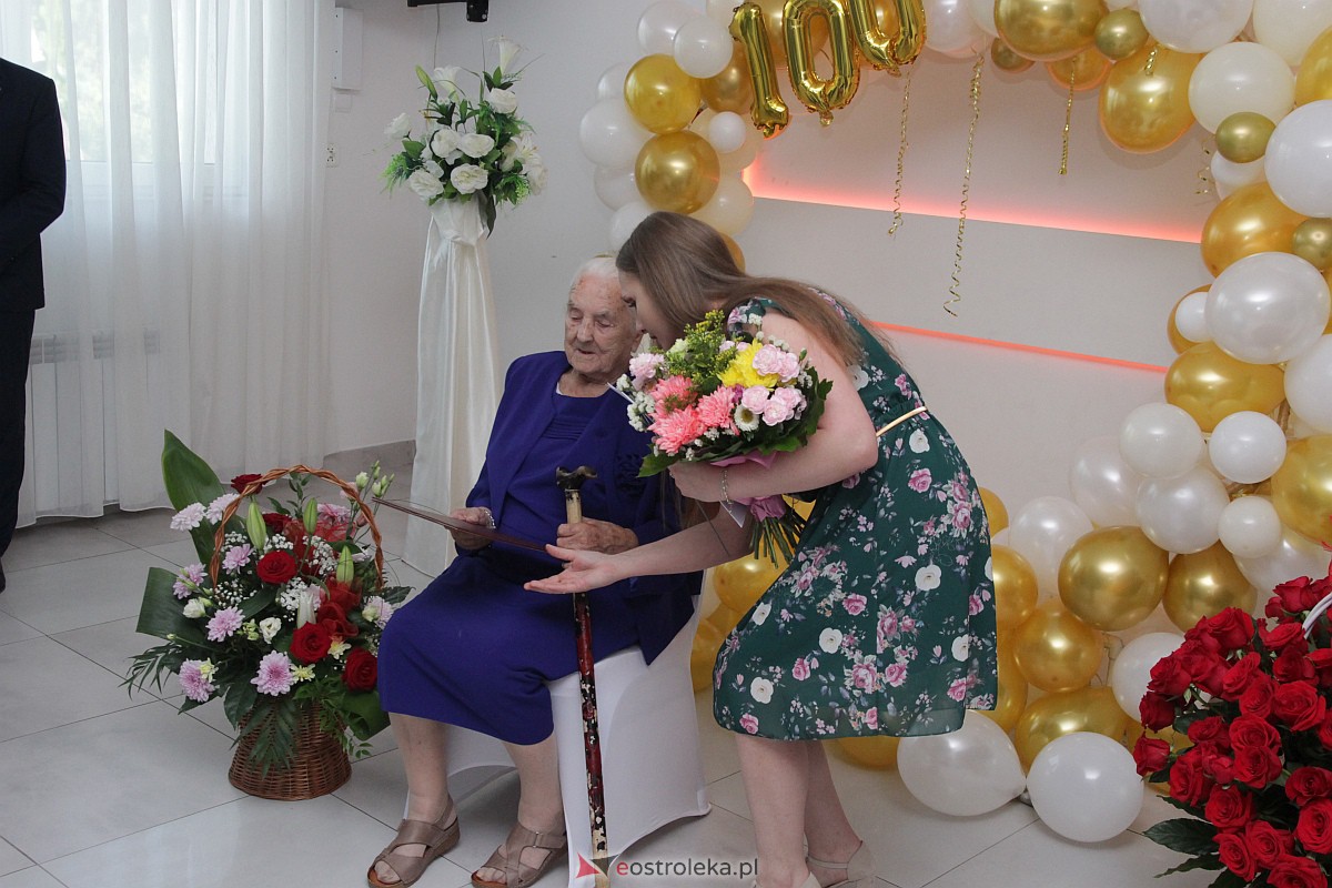 Piękny jubileusz! Pani Janina Oleksiak z Kunina skołyczła 100 lat! [29.07.2023] - zdjęcie #18 - eOstroleka.pl
