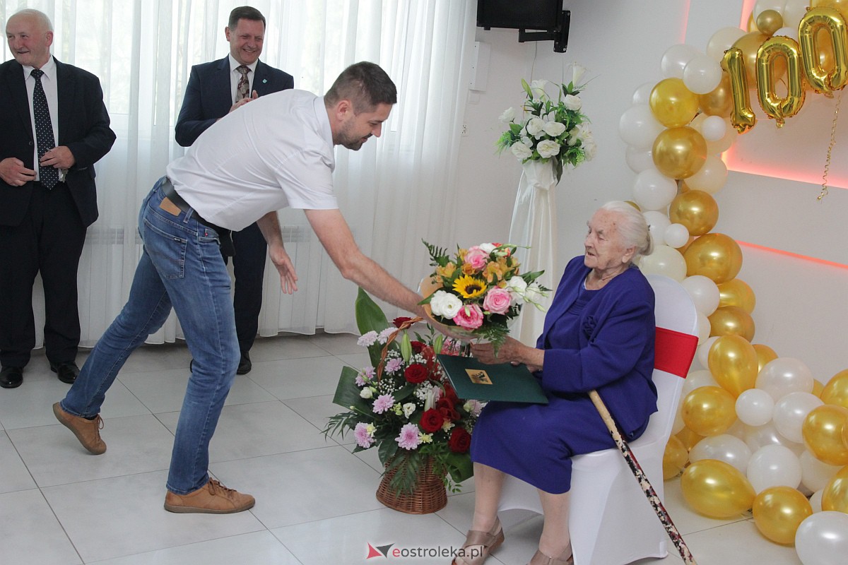 Piękny jubileusz! Pani Janina Oleksiak z Kunina skołyczła 100 lat! [29.07.2023] - zdjęcie #16 - eOstroleka.pl