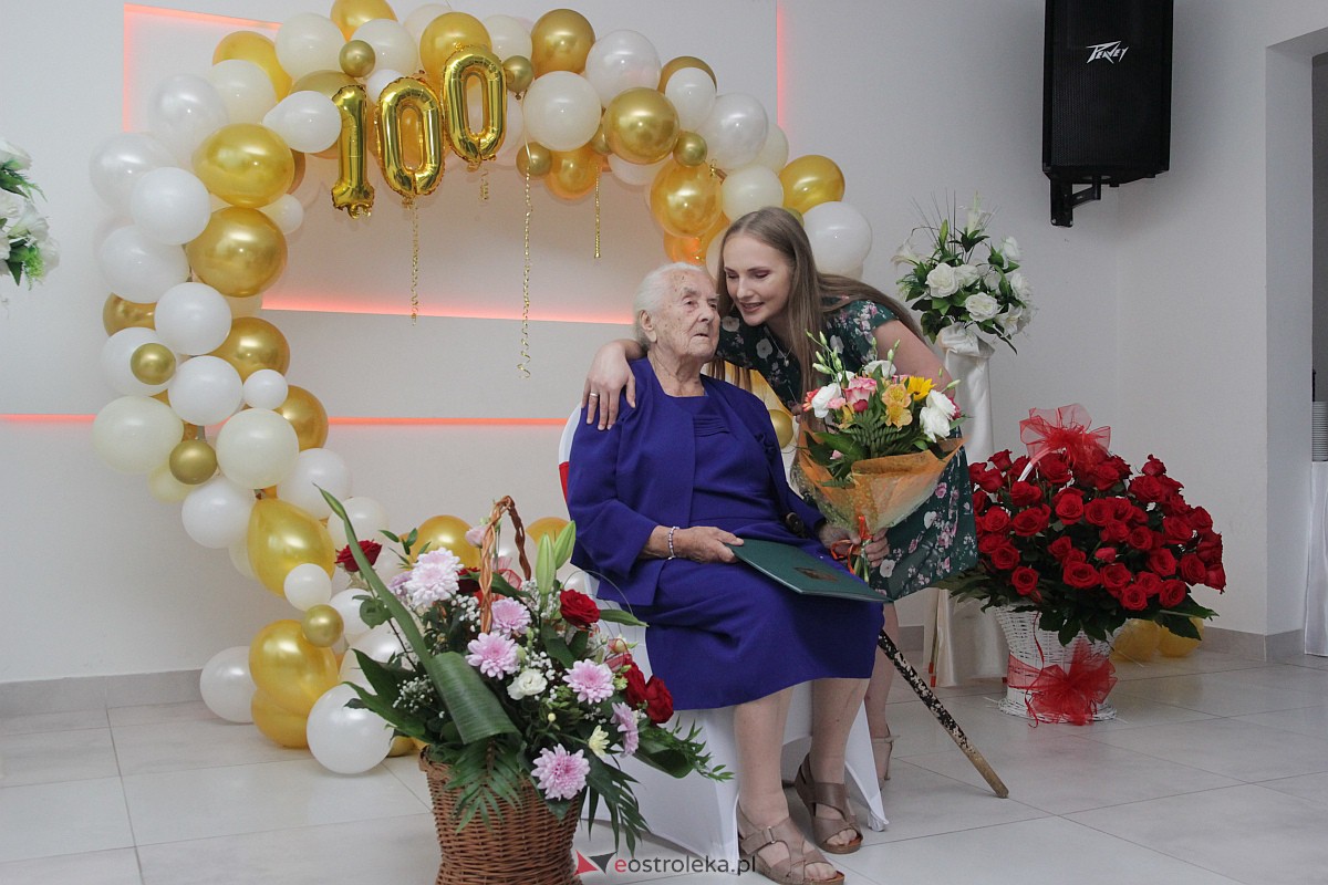 Piękny jubileusz! Pani Janina Oleksiak z Kunina skołyczła 100 lat! [29.07.2023] - zdjęcie #12 - eOstroleka.pl