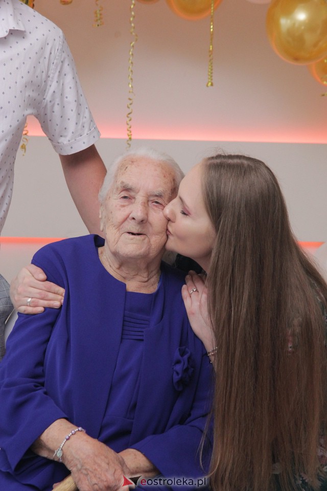 Piękny jubileusz! Pani Janina Oleksiak z Kunina skołyczła 100 lat! [29.07.2023] - zdjęcie #1 - eOstroleka.pl