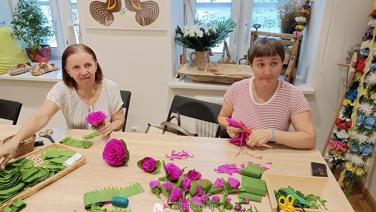 Warsztaty Etnodizajn po kurpiowsku - Malwa u płota - zdjęcie #10 - eOstroleka.pl