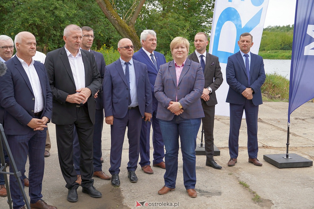 Podpisanie umowy na budowę mostu w Teodorowie [01.08.2023] - zdjęcie #25 - eOstroleka.pl