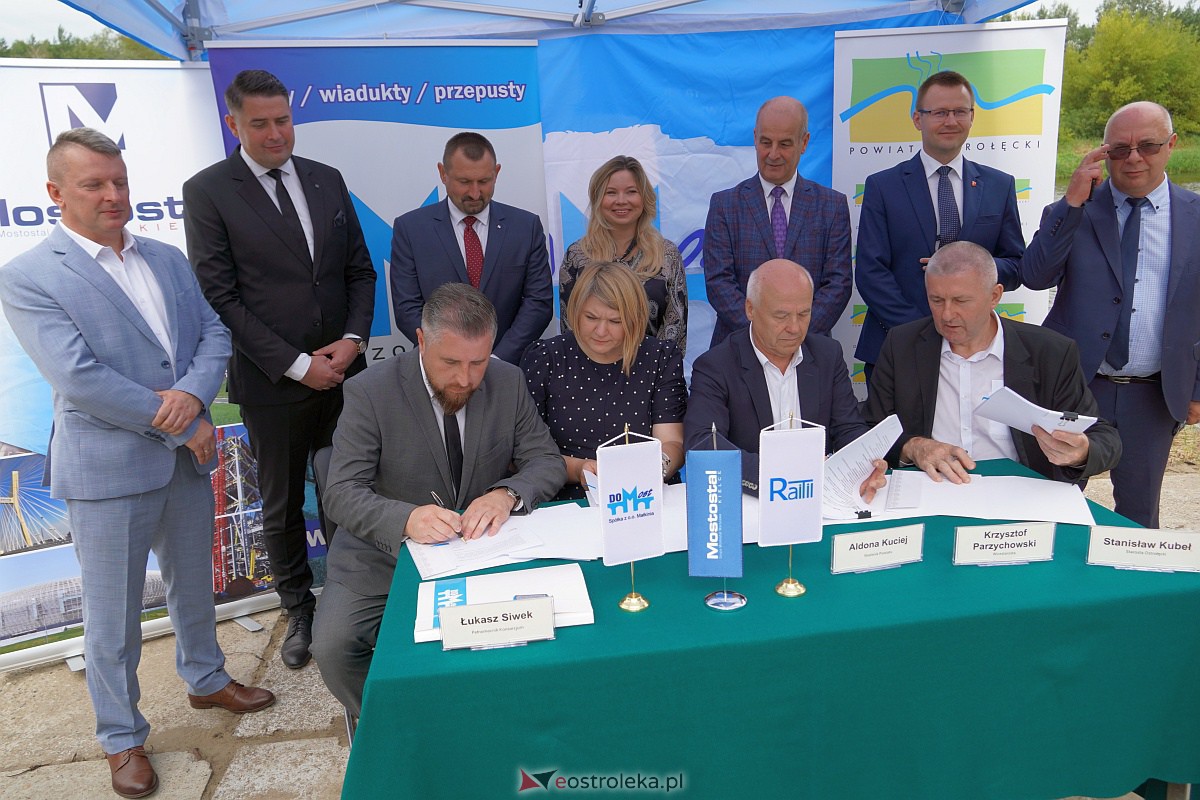 Podpisanie umowy na budowę mostu w Teodorowie [01.08.2023] - zdjęcie #17 - eOstroleka.pl