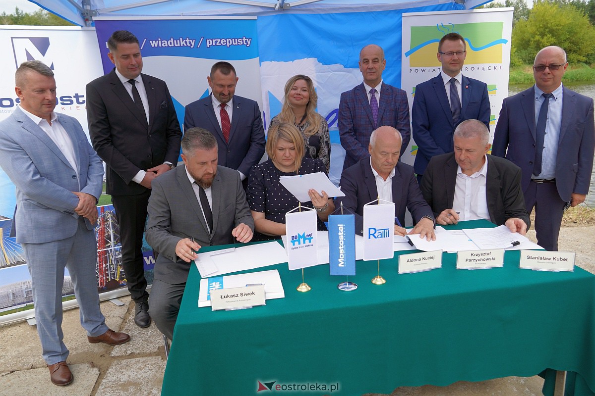 Podpisanie umowy na budowę mostu w Teodorowie [01.08.2023] - zdjęcie #15 - eOstroleka.pl
