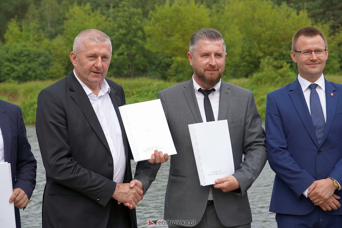 Podpisanie umowy na budowę mostu w Teodorowie [01.08.2023] - zdjęcie #12 - eOstroleka.pl