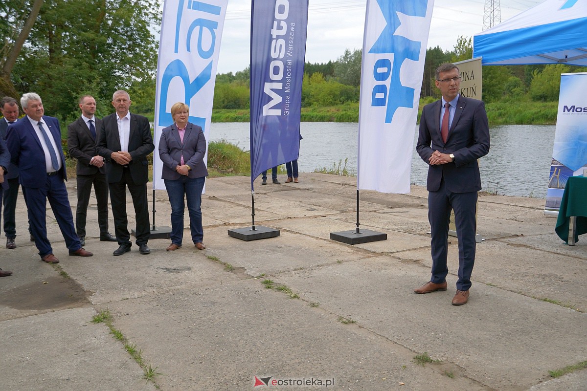 Podpisanie umowy na budowę mostu w Teodorowie [01.08.2023] - zdjęcie #6 - eOstroleka.pl