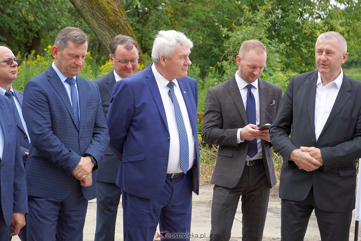 Podpisanie umowy na budowę mostu w Teodorowie [01.08.2023] - zdjęcie #4 - eOstroleka.pl