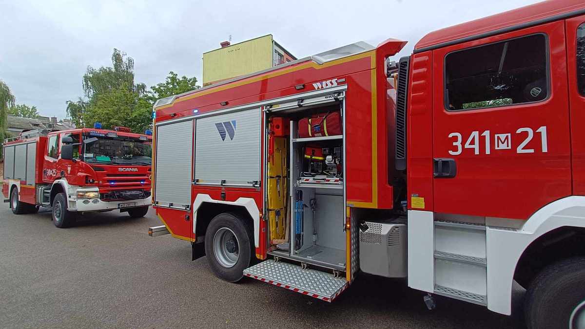 Strażacka akcja przy ulicy Sienkiewicza w Ostrołęce [01.08.2023] - zdjęcie #6 - eOstroleka.pl